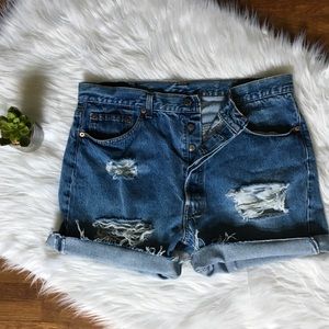 VTG High waisted, distressed 501 cutoff Levi’s